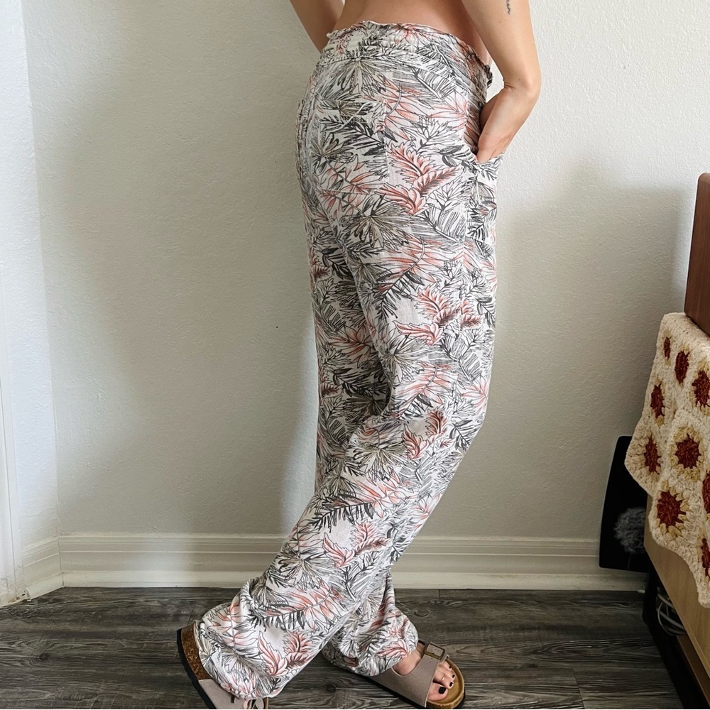 Cali1850 Grey and Pink Tropical Floral Pant